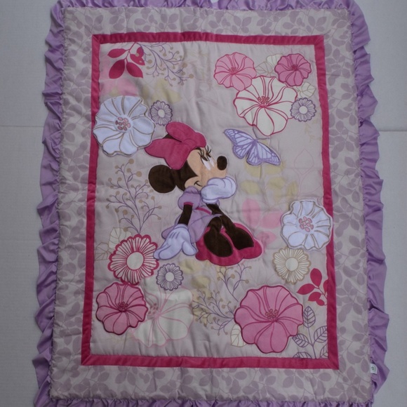 Minnie Mouse: Butterfly Dreams Quilted Comforter - Picture 2 of 3